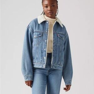 Levi's Women’s 90’s SHERPA TRUCKER JACKET